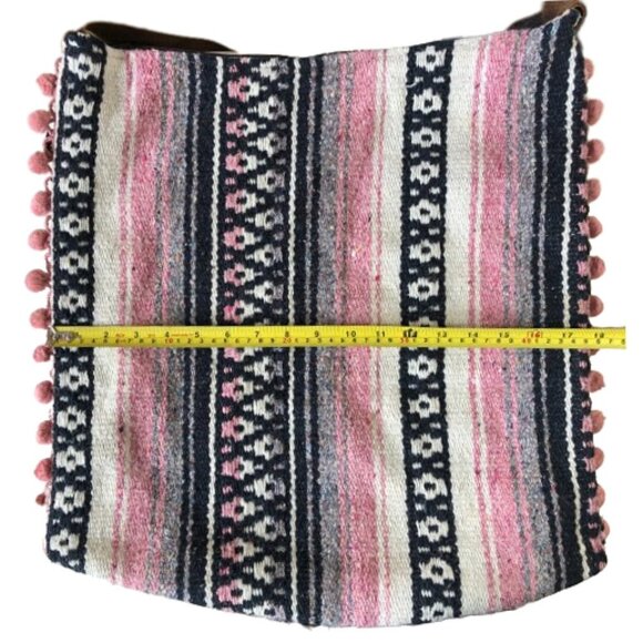 Oversized, large 'carpet' or tapestry style bag with pompoms - Picture 12 of 13